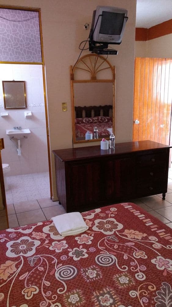 HOTEL Y BUNGALOWS OLIVARES