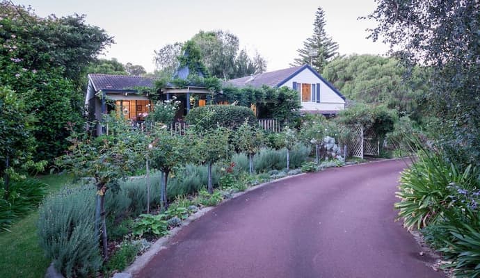 ROSEWOOD GUESTHOUSE, 