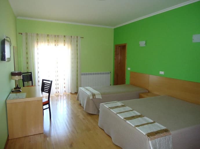 HOTEL ENCOSTAS DE NANTES, 