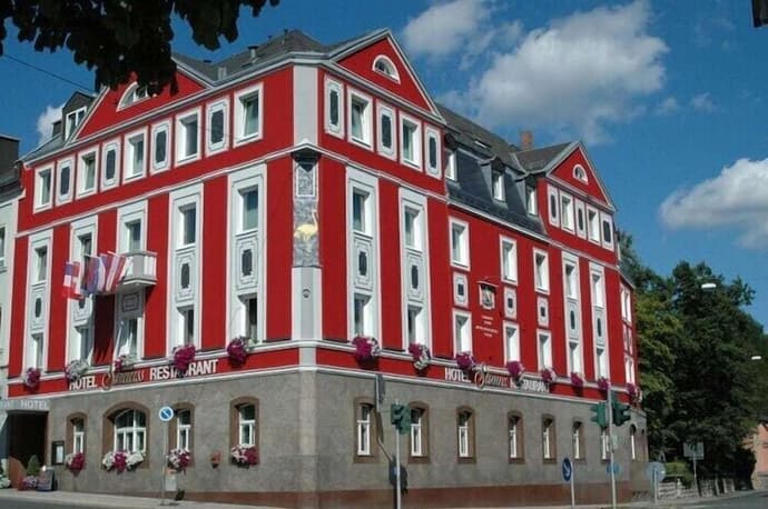 HOTEL STRAUSS