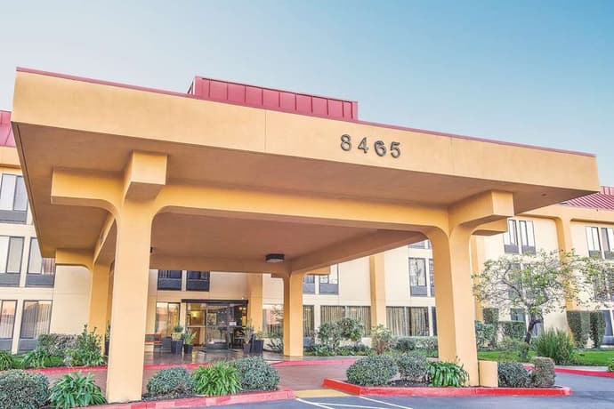 LA QUINTA INN & SUITES BY WYNDHAM OAKLAND AIRPORT COLISEUM