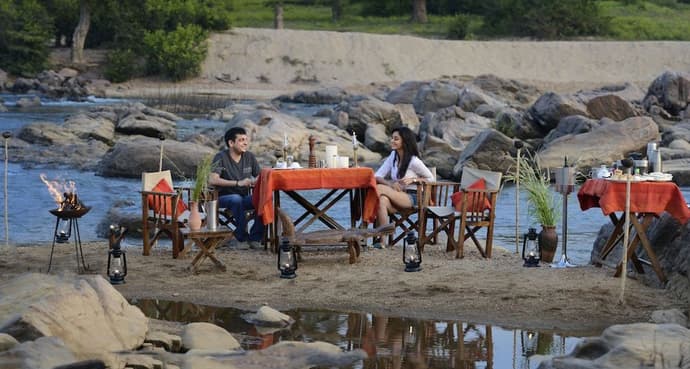 PUGDUNDEE SAFARIS-KANHA EARTH LODGE, 