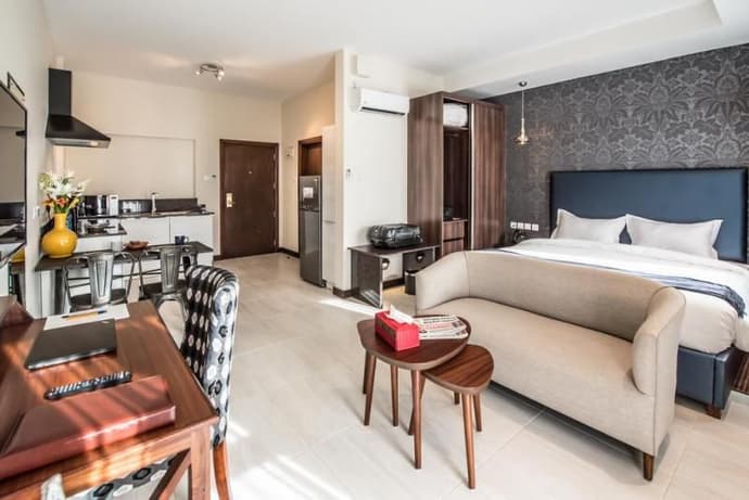 GLAM HOTEL