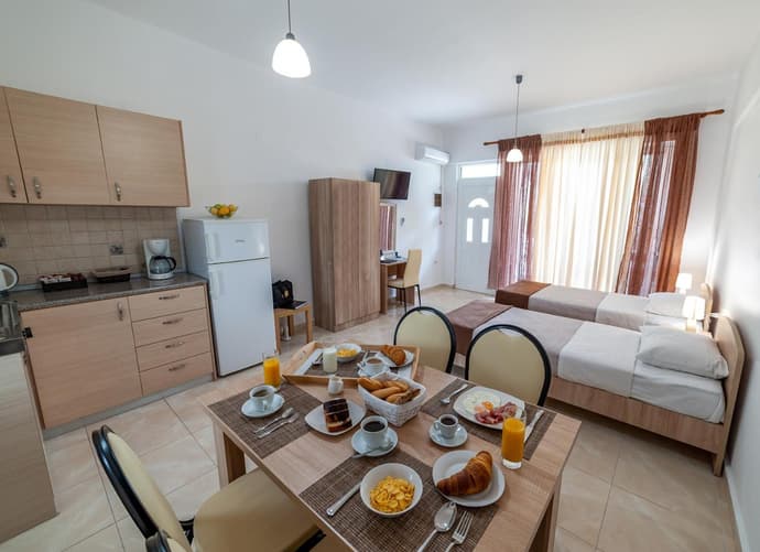 Artemis Studios - Pool and garden, 