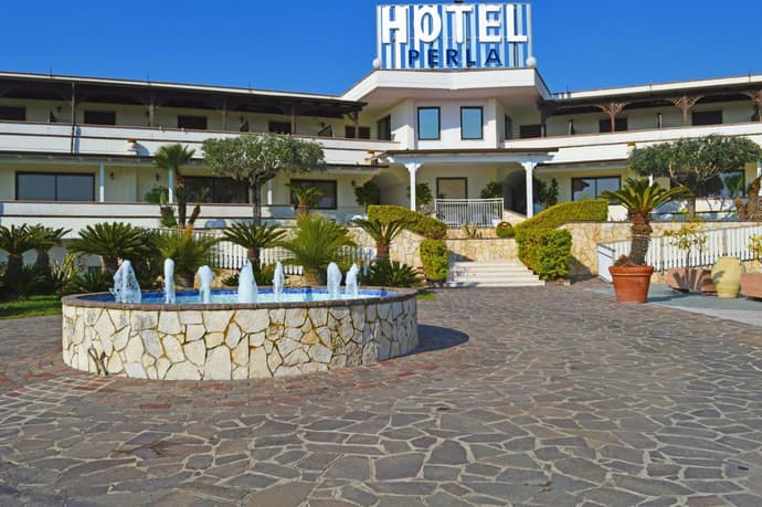 Perla Hotel e Garden - Parking and Pool - Open area with Beautiful view of the Landscape