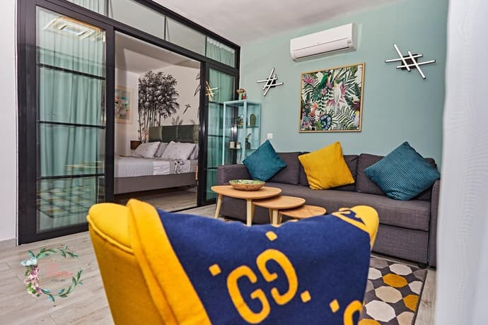 Parrot's House- Yumbo center