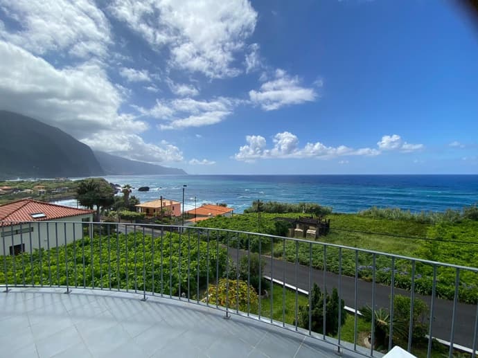 Ocean Garden, 4 units by the ocean