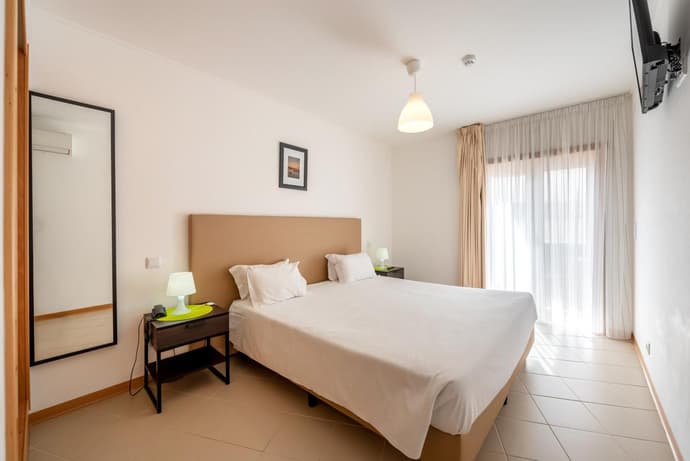 Apartamentos Mirante da Rocha, 