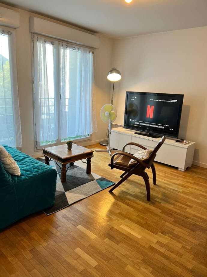 appartement 2 pièces 5min gare val d'Europe parking inclus