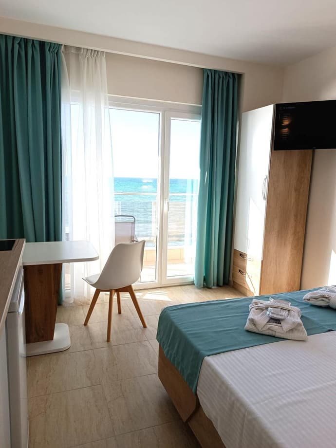 Navarino Luxe Suites