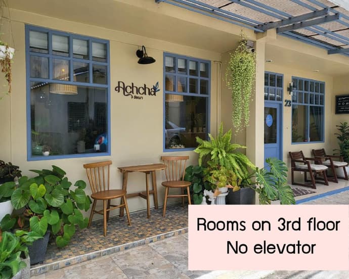 Achcha hotel - itsaraphap MRT station - Wat Arun