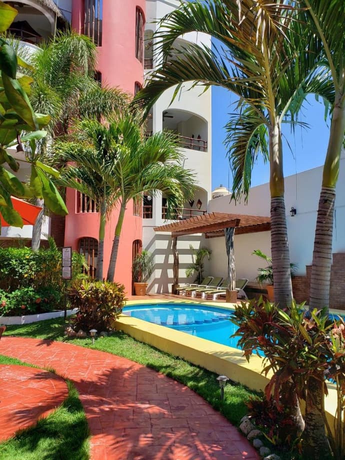 Hotel y Suites Los Encantos