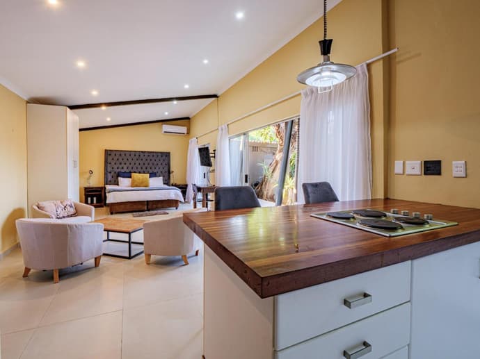 Private Studio flatlet, Uncapped Wifi, Netflix,Full DSTV