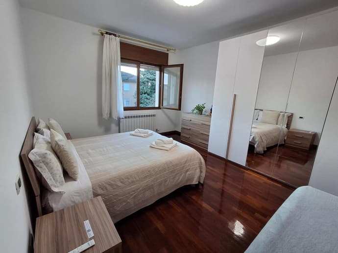 Laura's apartment