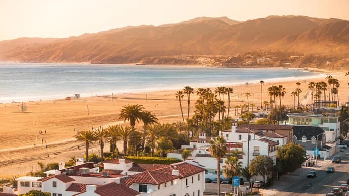 Arion- Cozy Santa Monica getaway steps to the beach Parking