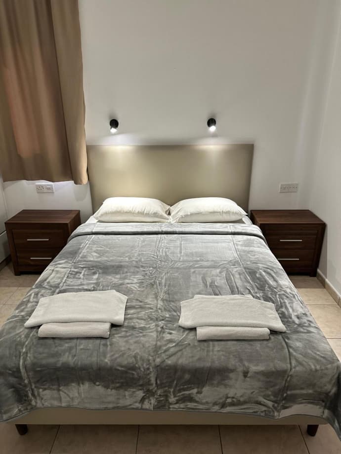 New York Plaza Hotel Apartments, 