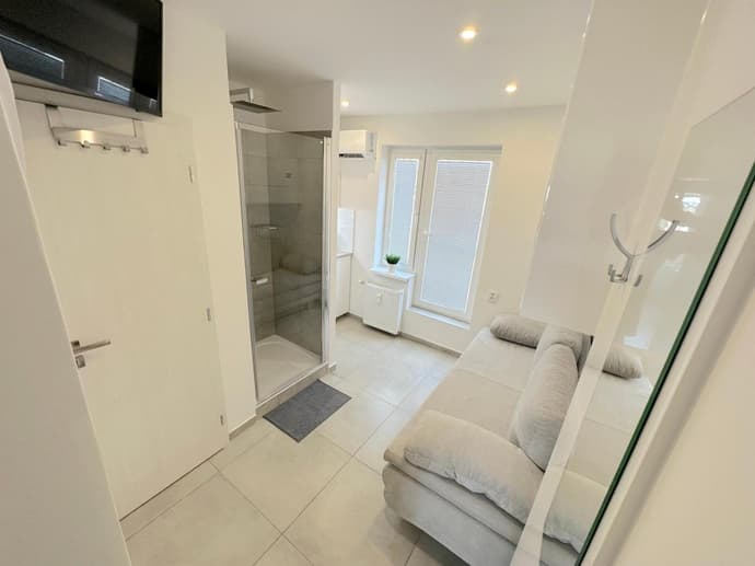 Krásny byt - garzonka v Novom meste s terasou, 