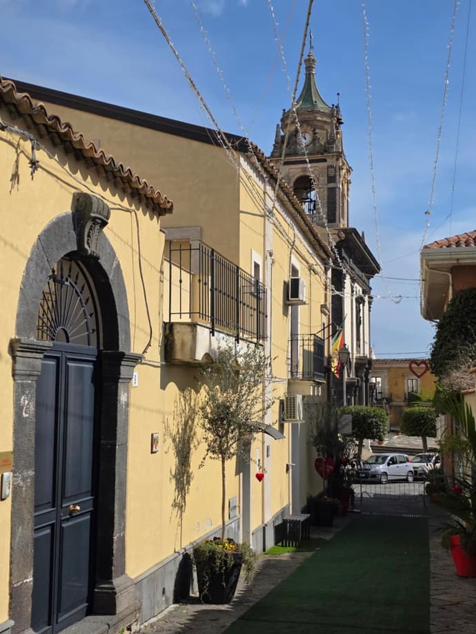 Esclusivo Cortile Duca D'Aosta ai piedi dell'ETNA