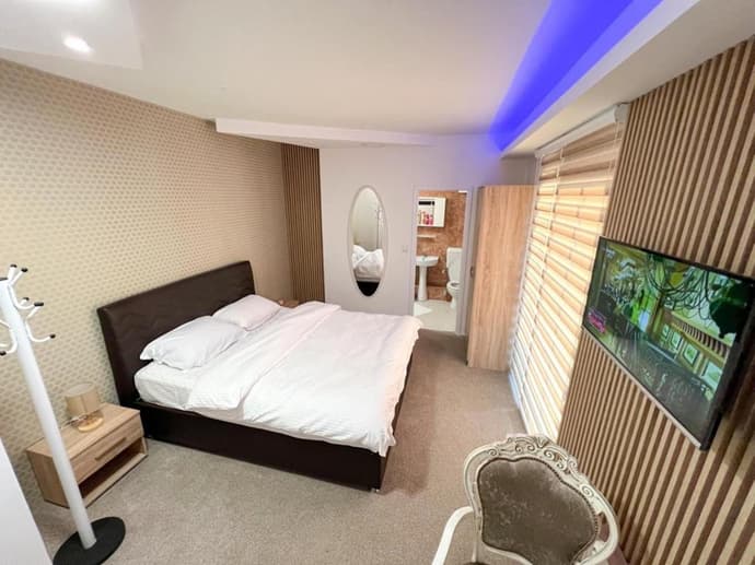 Room Gold