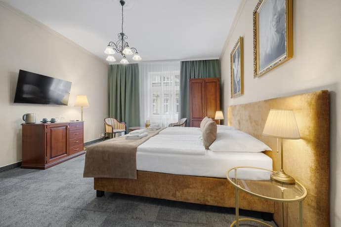 Hotel Reverie - Dependance, Check-in at Metropolitan Star