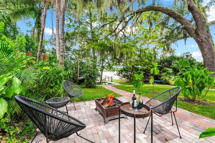 Spring-Fed Lake King Suite Pet Friendly