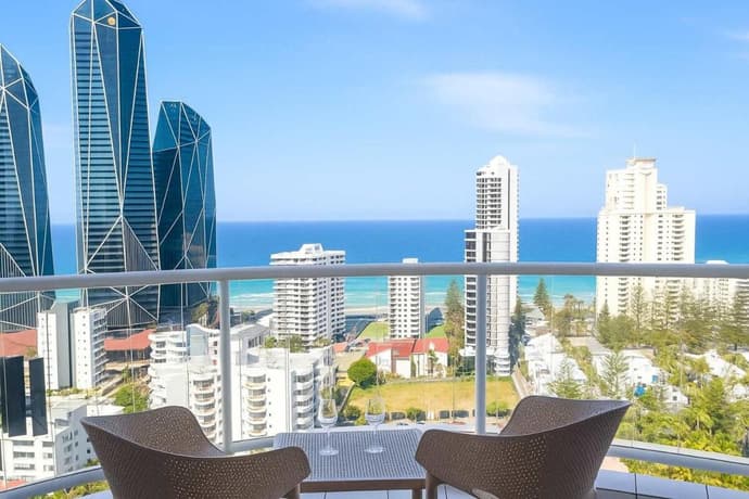 Ocean View Studio Apartment Surfers Paradise - Parking