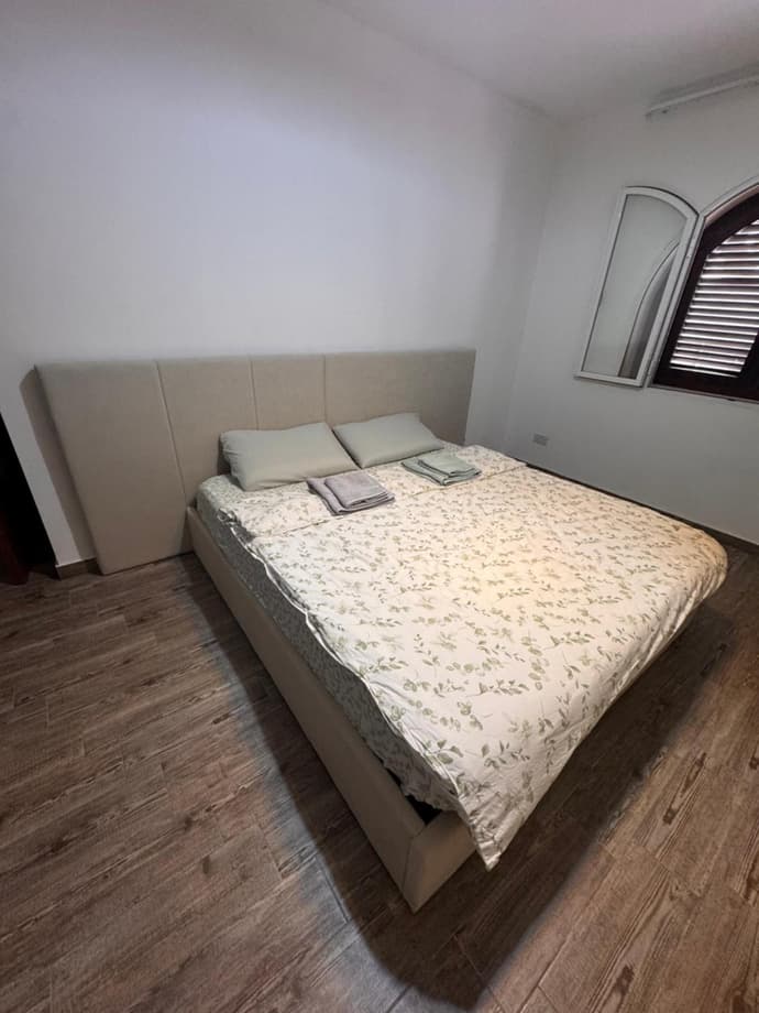 Double bedroom with private bathroom