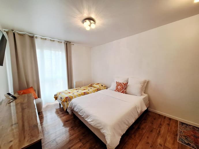 Studio ALPHA - 2min by train to Disneyland OR 20min walk - 5min walk to "Val d'Europe" station