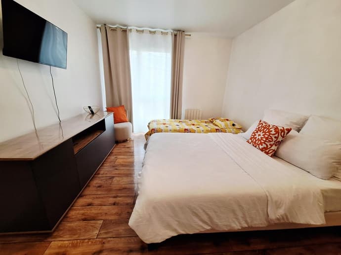 Studio ALPHA - 2min by train to Disneyland OR 20min walk - 5min walk to "Val d'Europe" station
