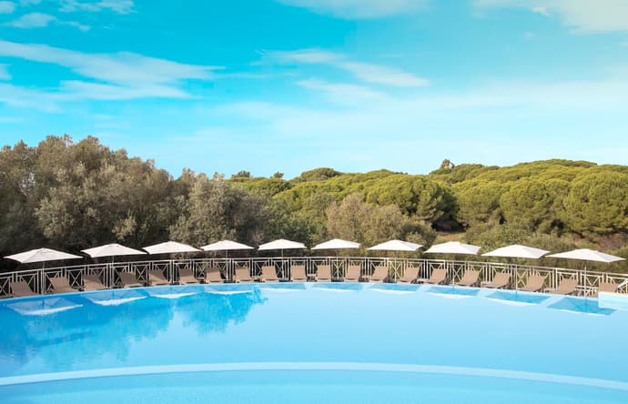 Longevity Cegonha Country Club, Featured Image