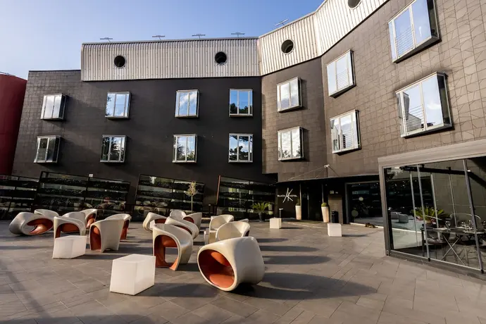 Black Hotel, Primary image