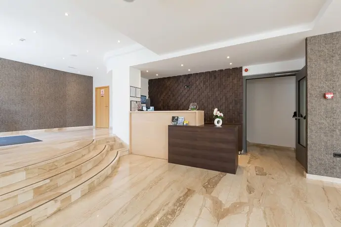 ABBA Hotel, Reception