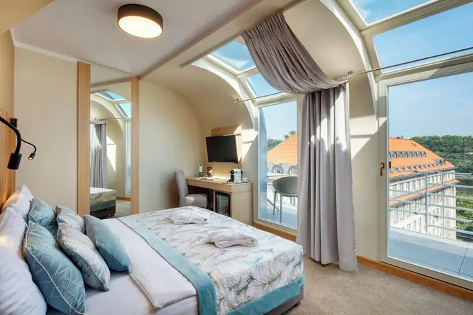 Hotel Clement, Primary image