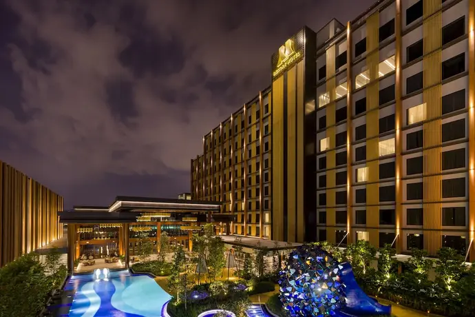 M Resort & Hotel