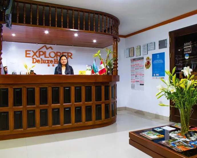 Hotel Explorer Deluxe