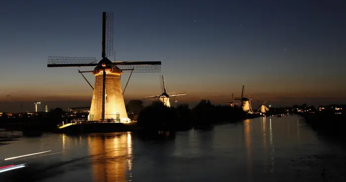 Excursión a Gouda y Kinderdijk en Privado con Recogida en Español