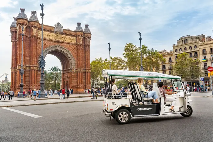 Tour Privado de Bienvenida a Barcelona en Tuk Tuk de 2 Horas
