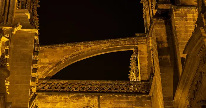 Tour Nocturno: Visita Guiada a la Catedral de Sevilla con Entradas