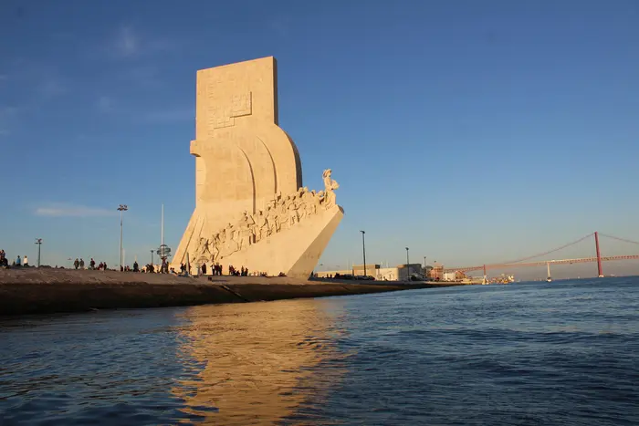 Tour Histórico al Atardecer en Lisboa en Lancha Rápida en Grupo Reducido