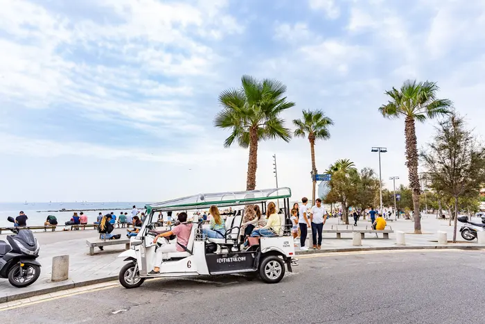 Tour Privado Experto Plus por Barcelona en Tuk Tuk de 4 Horas