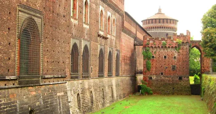 Tour Combinado de la Catedral de Milán y el Castillo Sforzesco en Grupo Reducido o Privado