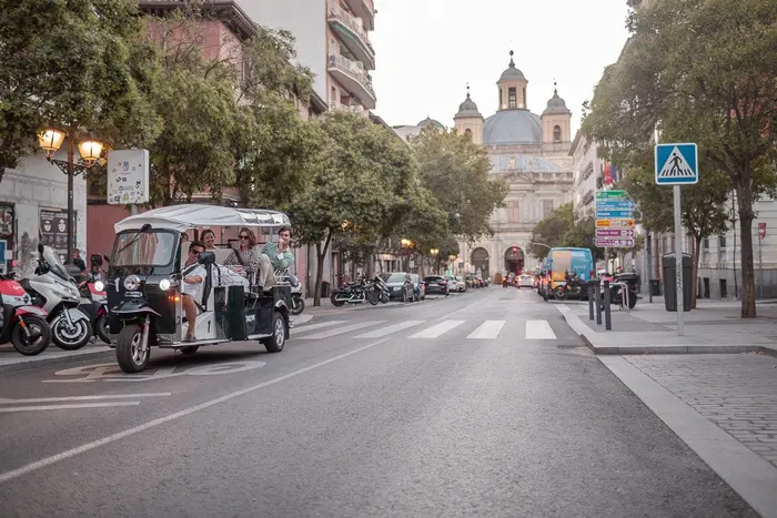 Tour Privado de Bienvenida a Madrid en Tuk Tuk de 2 Horas