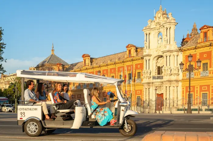 Tour Privado Experto por Sevilla en Tuk Tuk de 2 Horas