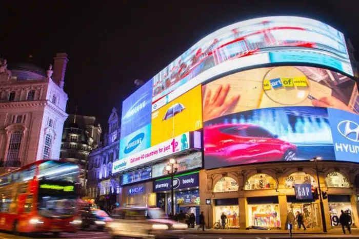 Paseo Nocturno a Pie por Londres en Español