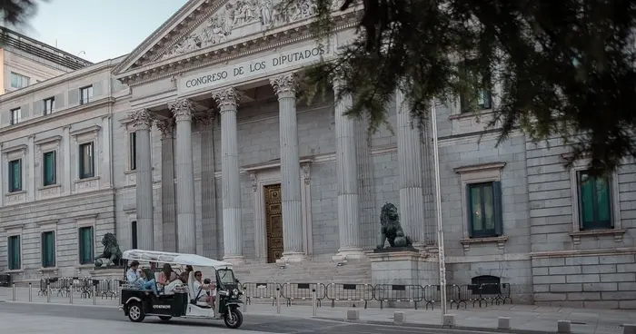 Tour Privado Experto Plus por Madrid en Tuk Tuk de 4 Horas