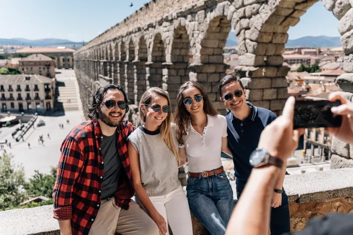 Tour Privado a Segovia y el Alcázar con Tren de Alta Velocidad desde Madrid