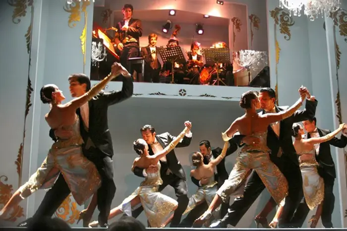 Café de los Angelitos: Show y Cena Menú VIP con Recogida