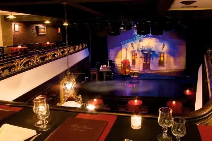 El Viejo Almacén: Show y Cena Menú VIP con Recogida