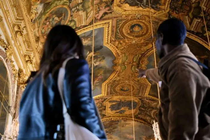 Excursión a Versalles (Apartamentos Reales, Castillo y Jardines) de Medio Día desde Paris por la Mañana