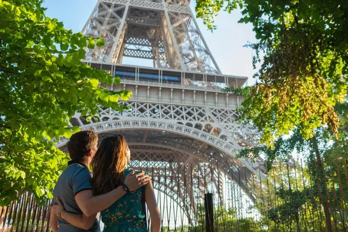 Visita Audioguiada de la Torre Eiffel 1er y 2do Piso en Grupo Reducido